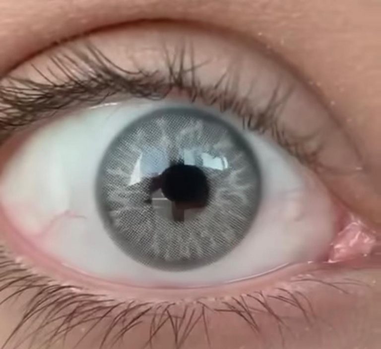 لنز چشم رنگی طوسی مطلق با رگه های مثل چشم  eye lens aurora gray