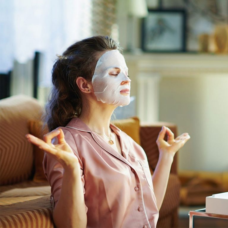 بعد از ماسک ورقه ‌ای چی به صورت بزنیم؟